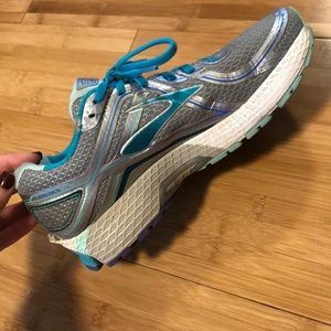 brooks running shoes